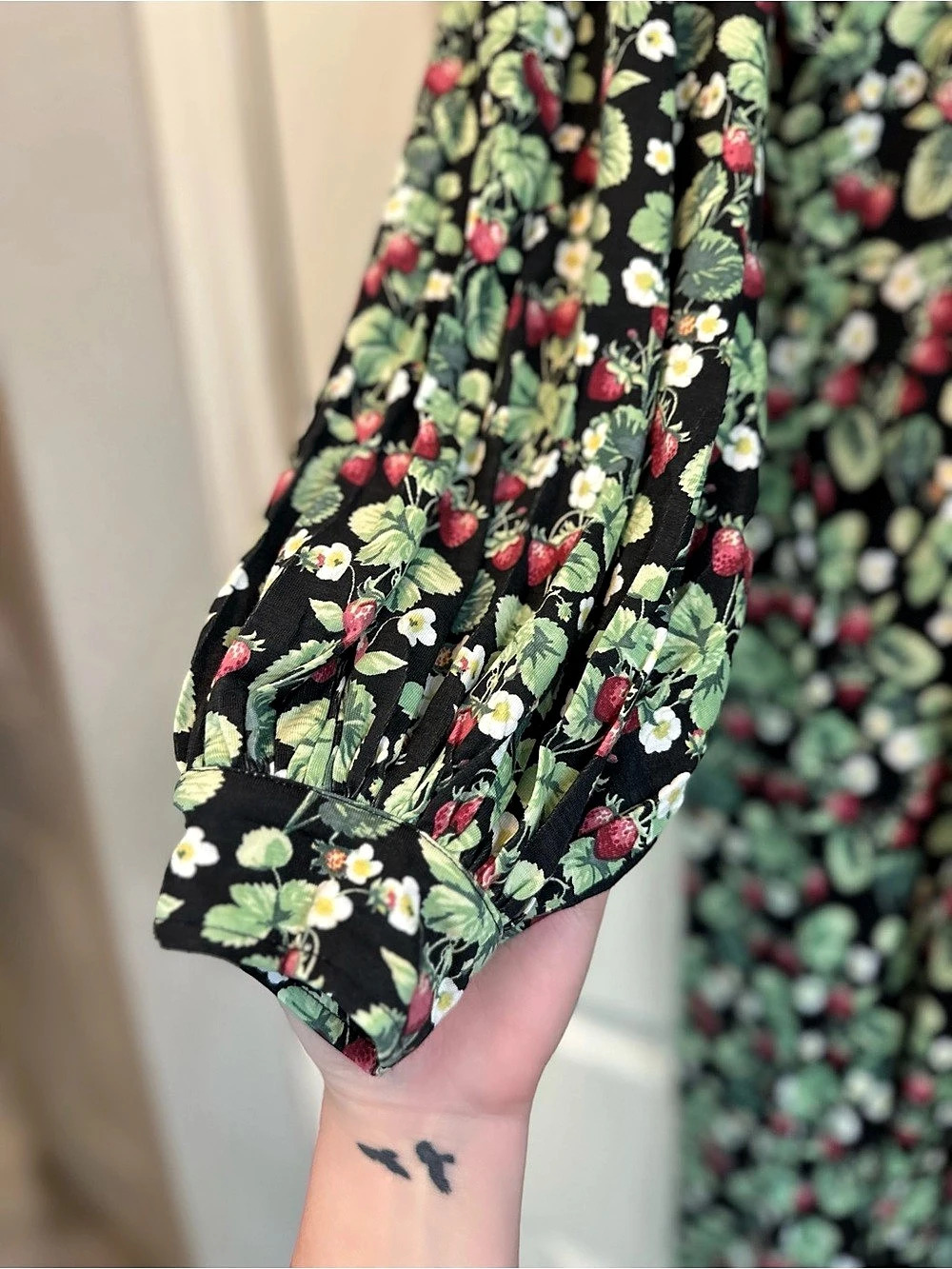 kate quinn strawberry vine Midi Dress in Black & Green Size Medium bamboo NWT - Picture 12 of 12